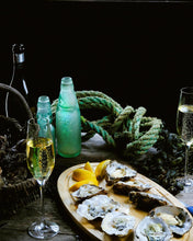 Load image into Gallery viewer, Large Rock Oysters. Available to buy online from Richard Haward's Oysters