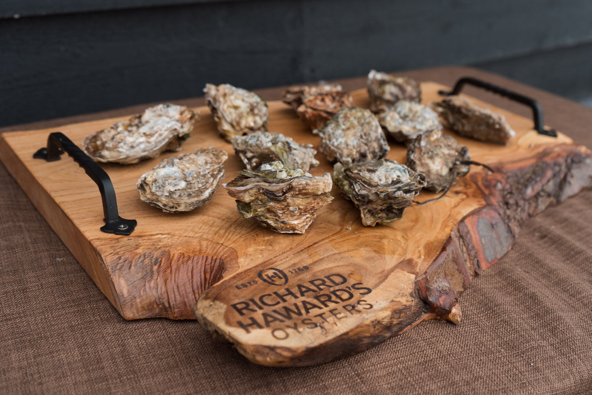 Medium oysters. Oysters in London. Borough Market, London. 