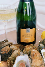 Load image into Gallery viewer, Champagne. Native oysters. Mersea rock oysters. 