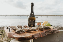 Load image into Gallery viewer, Prosecco and oysters. Prosecco gift set. Mersea rock oysters. 