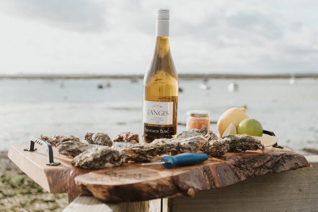 White wine and oysters. Oyster gift set. Mersea oysters. 