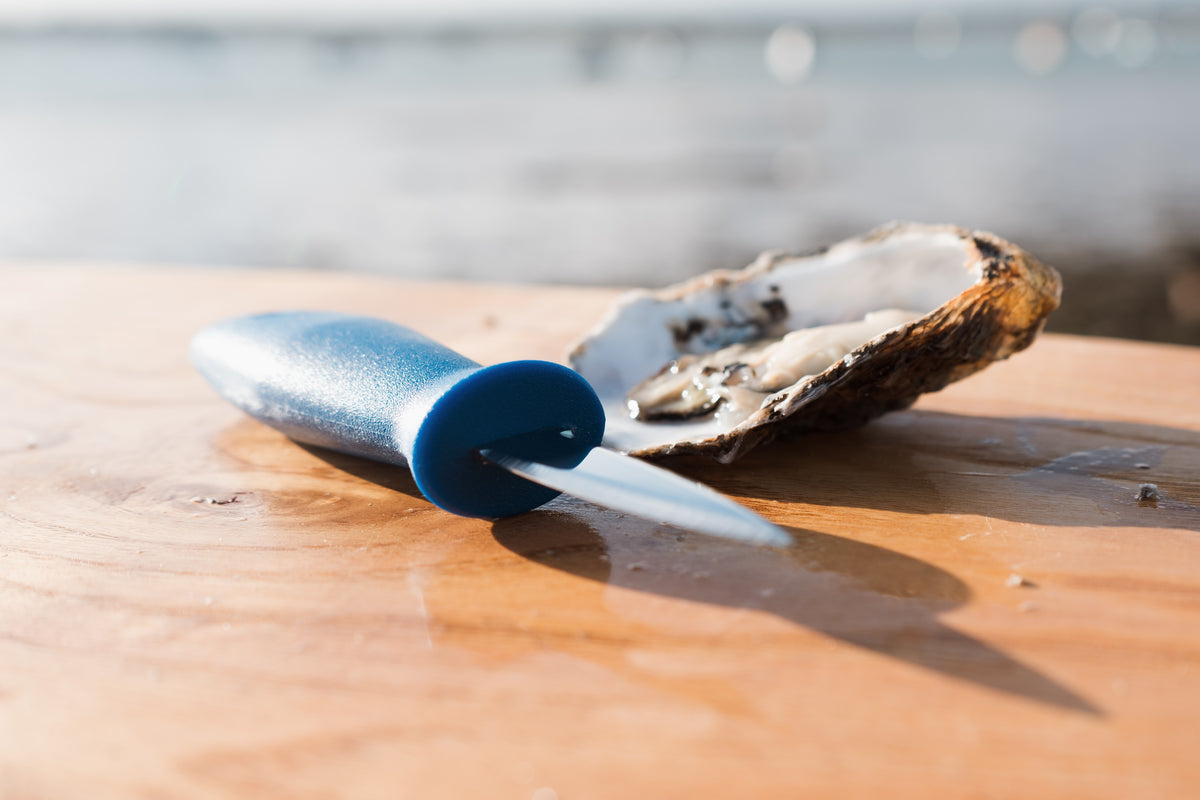 Shucking knife. Oyster knife. 