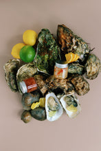 Load image into Gallery viewer, Jersey and Mersea Oysters with cherrystone clams 