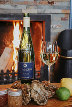 Load image into Gallery viewer, Picpoul gift set. Wine and oysters. 