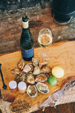 Load image into Gallery viewer, White wine and oysters. Gift set. Mersea oysters. 