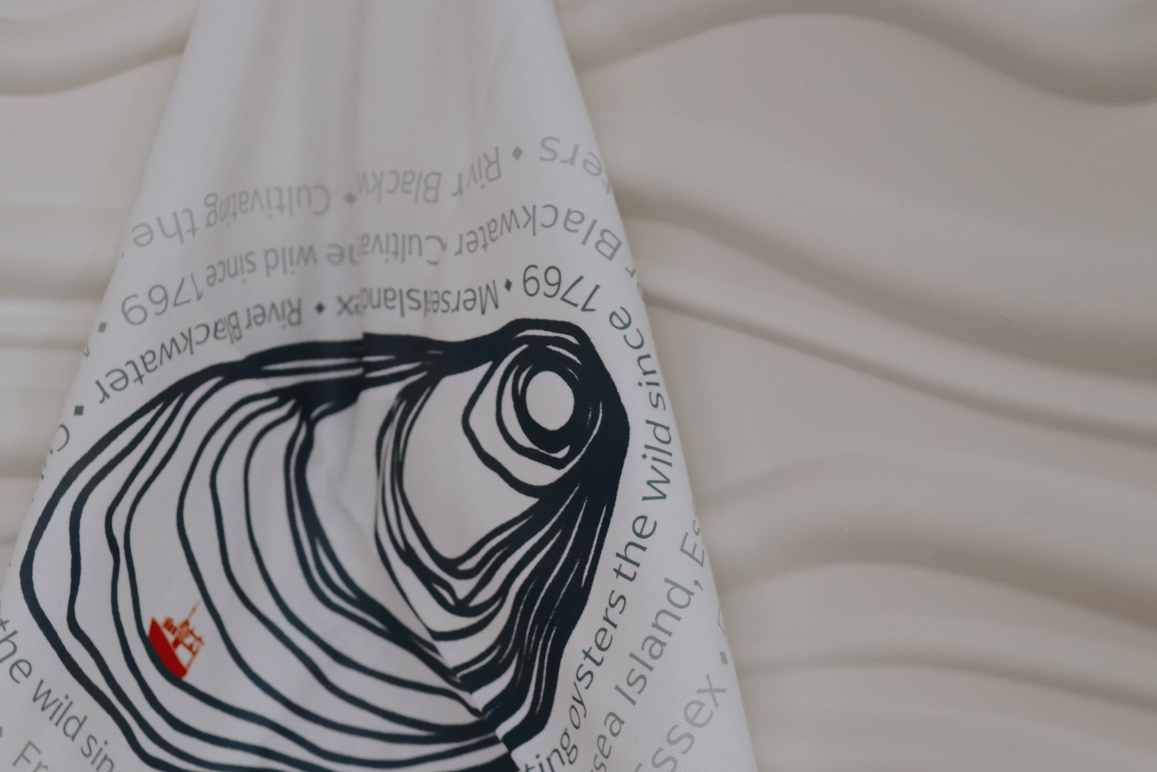 Oyster towel in white 