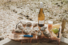 Load image into Gallery viewer, Mersea oyster gift set with white wine. Mail order oysters. 